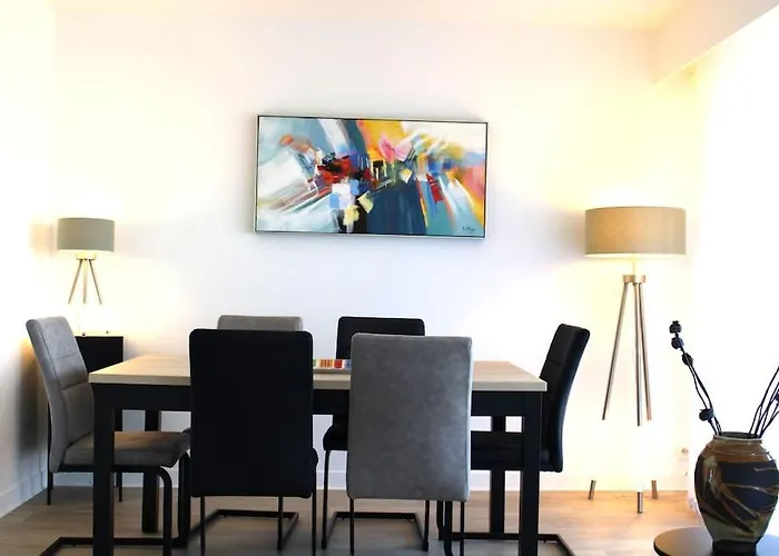 Appartement Spacieux Avec Terrasse En Plein Centre