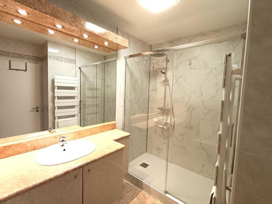 Spacieux Avec Terrasse En Plein Centre Appartement *