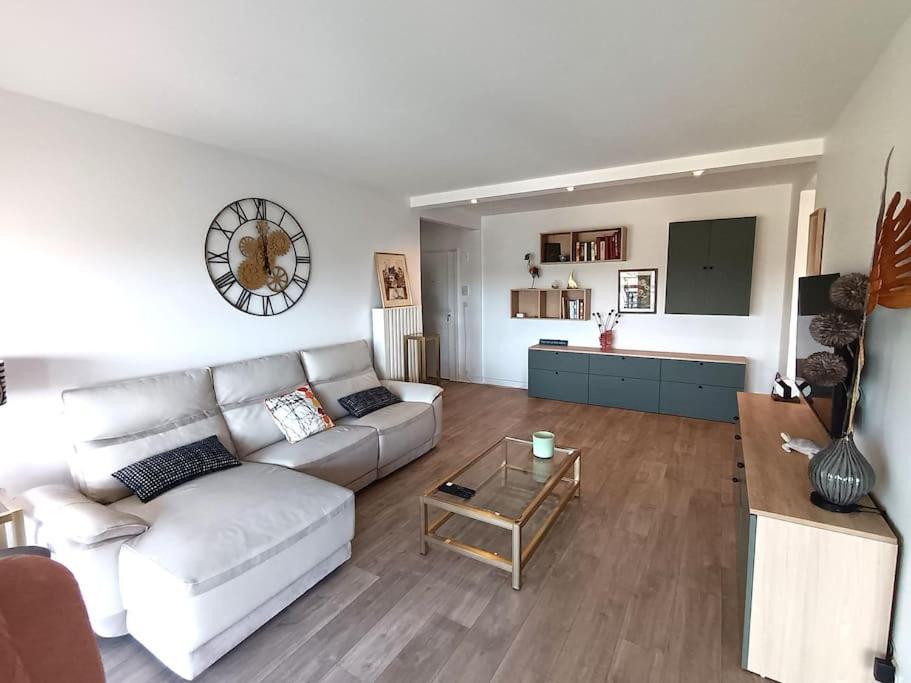 Appartement Spacieux Avec Terrasse En Plein Centre *